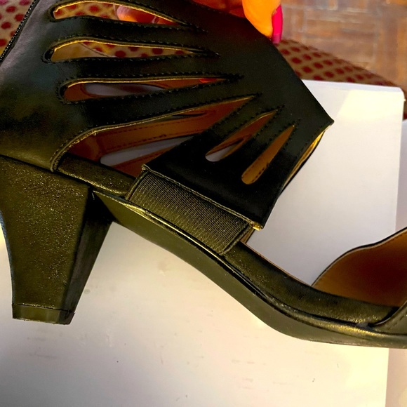 COMFORTVIEW BLACK SHOES WITH STRAPS ACROSS AND ELASTIC FOR COMFORT ZIPPER BACK - Picture 8 of 9